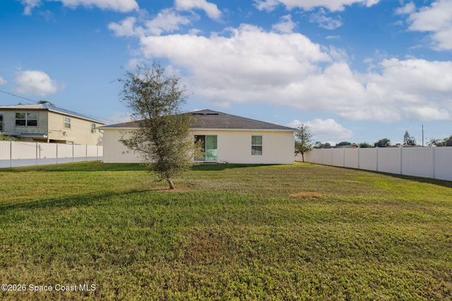 597 NW Kilpatrick Avenue, Port St. Lucie, FL 34983