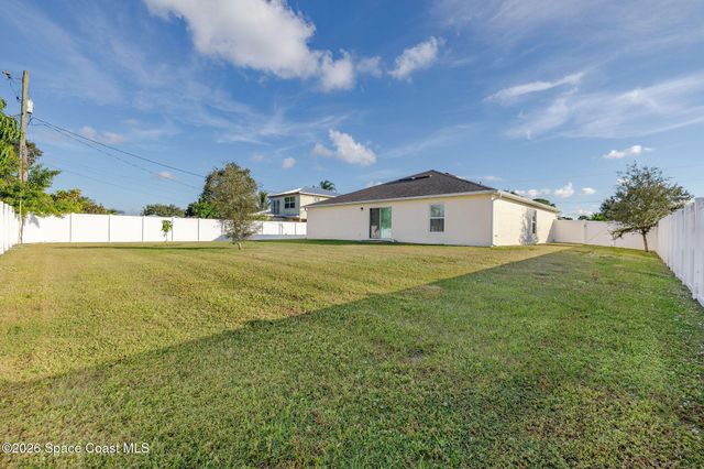 597 NW Kilpatrick Avenue, Port St. Lucie, FL 34983