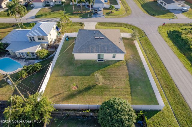597 NW Kilpatrick Avenue, Port St. Lucie, FL 34983