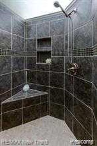 1461 Scotland Yard Drive, Commerce Charter Township, MI 48390