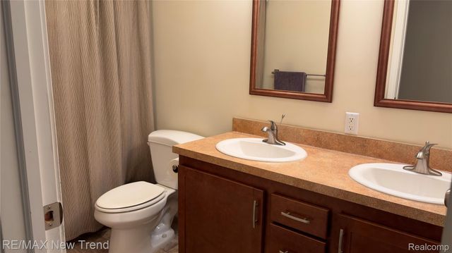 1461 Scotland Yard Drive, Commerce Charter Township, MI 48390