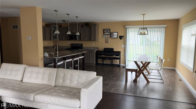 1461 Scotland Yard Drive, Commerce Charter Township, MI 48390