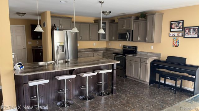 1461 Scotland Yard Drive, Commerce Charter Township, MI 48390