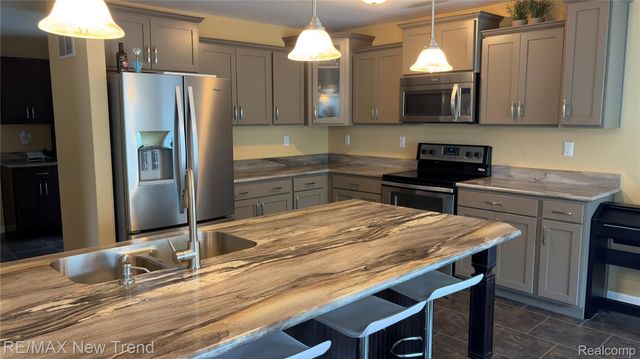 1461 Scotland Yard Drive, Commerce Charter Township, MI 48390