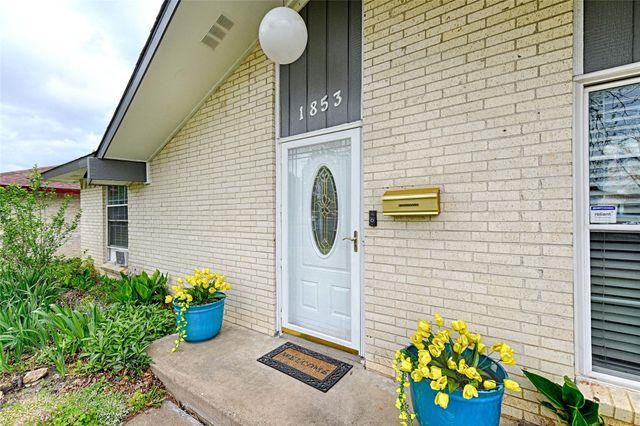 1853 Tompkins Drive, Grand Prairie, TX 75051
