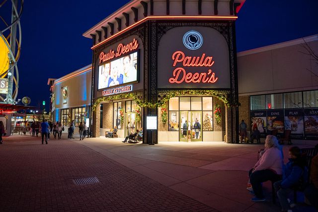 145 Whispering Pine Way, Hollister, MO 65672