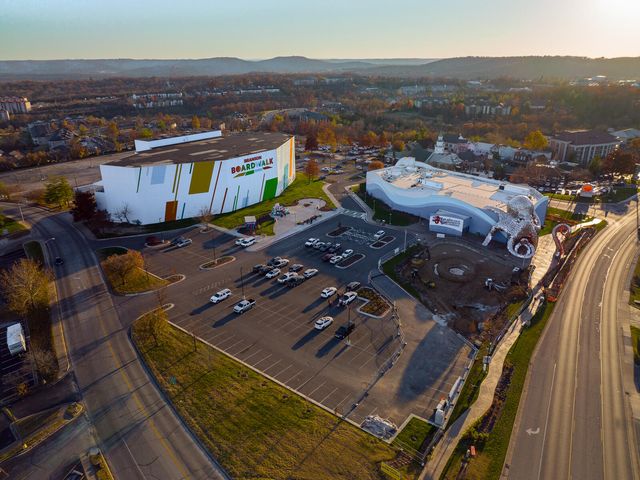 145 Whispering Pine Way, Hollister, MO 65672