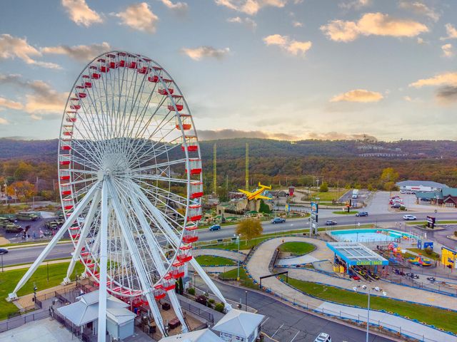 145 Whispering Pine Way, Hollister, MO 65672