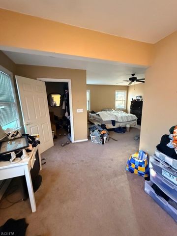 33 Park Dr, Kenilworth Boro, NJ 07033