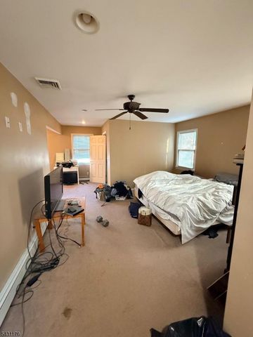 33 Park Dr, Kenilworth Boro, NJ 07033