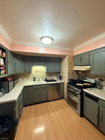 33 Park Dr, Kenilworth Boro, NJ 07033