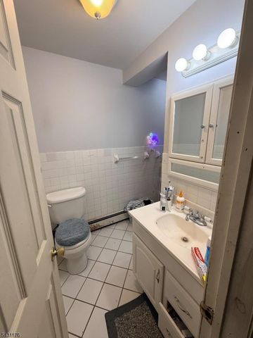 33 Park Dr, Kenilworth Boro, NJ 07033