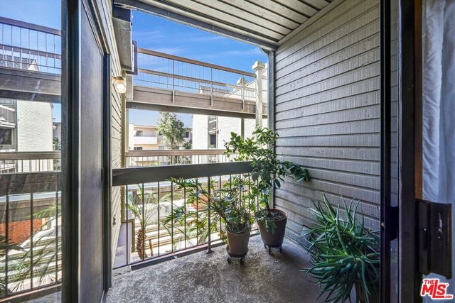 1313 Valley View Road 213, Glendale, CA 91202