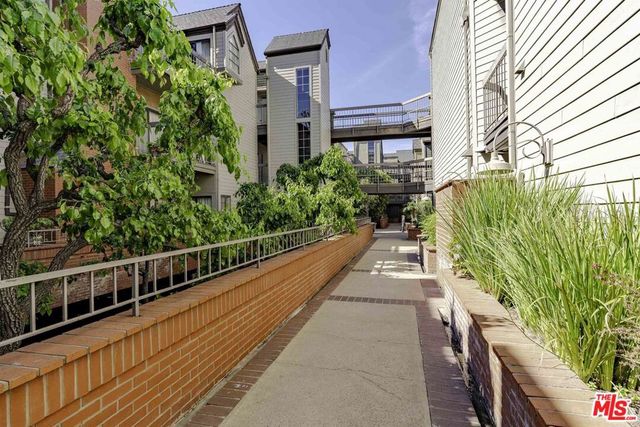 1313 Valley View Road 213, Glendale, CA 91202