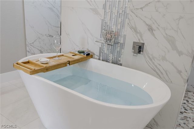 4126 NW 39th ST, Cape Coral, FL 33993