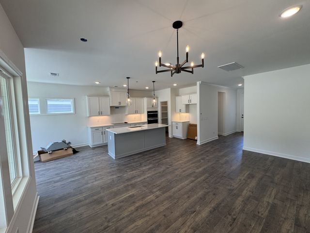 1924 Hildebrand Lane, Columbia, TN 38401