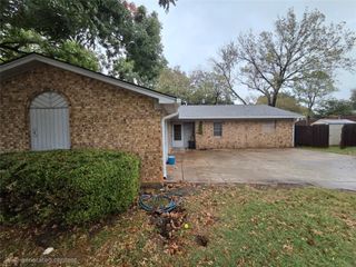 1505 W Lamar Boulevard, Arlington, TX 76012