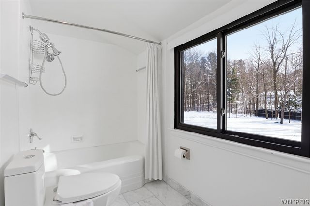 11 Chase Road, Orchard Park, NY 14127