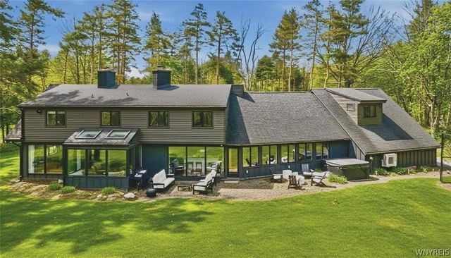 11 Chase Road, Orchard Park, NY 14127