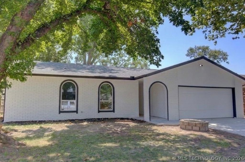 1009 W Memphis Street, Broken Arrow, OK 74012