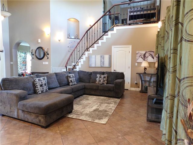 518 CR 2111, Alice, TX 78332