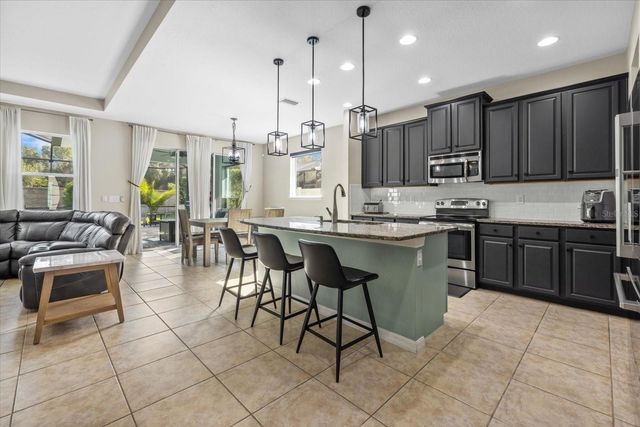 7448 47TH AVENUE CIRCLE E, Bradenton, FL 34203