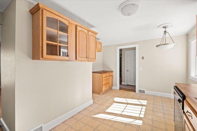 365 Phinneys Lane, Centerville, MA 02632