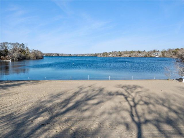 365 Phinneys Lane, Centerville, MA 02632