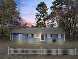 365 Phinneys Lane, Centerville, MA 02632