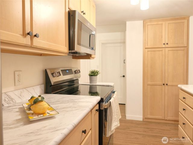 6513 Spencer Lane, Clinton, WA 98236