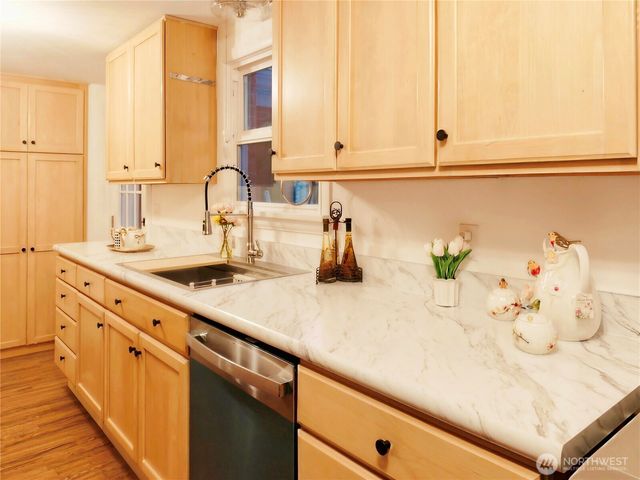 6513 Spencer Lane, Clinton, WA 98236