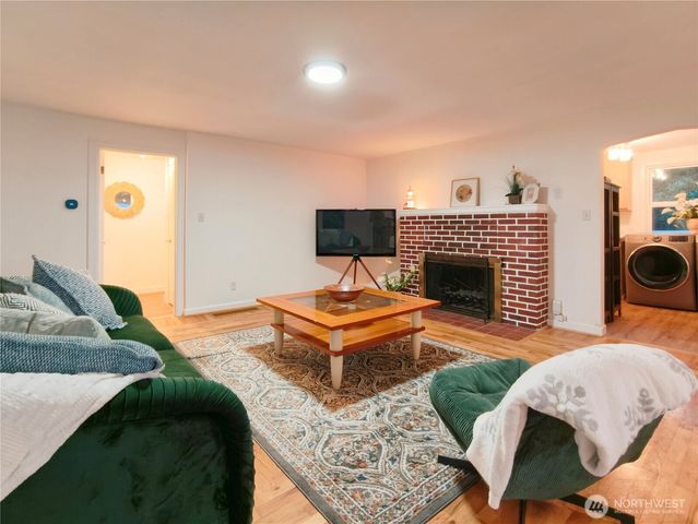 6513 Spencer Lane, Clinton, WA 98236
