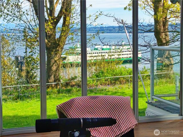 6513 Spencer Lane, Clinton, WA 98236