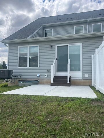 902 Carriage Lane, West Seneca, NY 14224