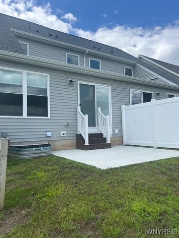 902 Carriage Lane, West Seneca, NY 14224