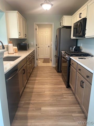 902 Carriage Lane, West Seneca, NY 14224