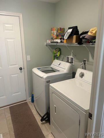 902 Carriage Lane, West Seneca, NY 14224