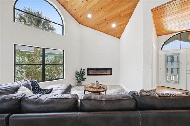 1821 NW 20TH AVENUE, Crystal River, FL 34428