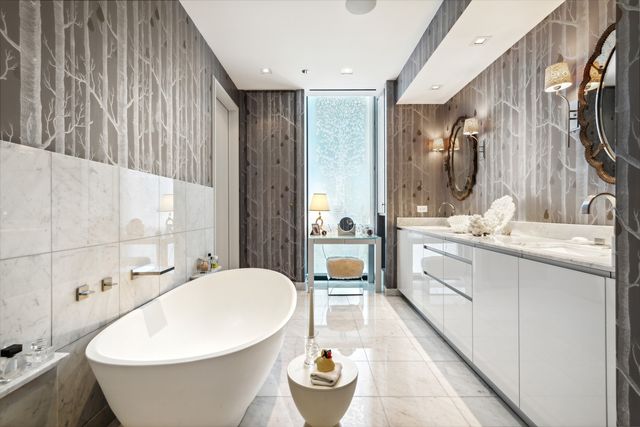 400 W HURON Street 801, Chicago, IL 60654