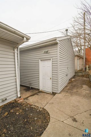 2200 W 28th St Street, Sioux Falls, SD 57105
