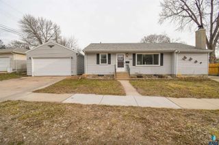 2200 W 28th St Street, Sioux Falls, SD 57105