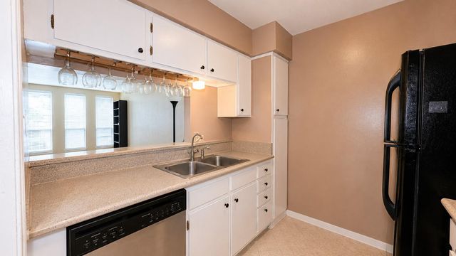 4627 Wild Indigo Street 599, Houston, TX 77027