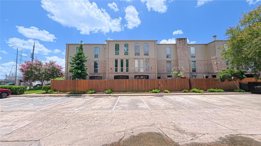 4627 Wild Indigo Street 599, Houston, TX 77027