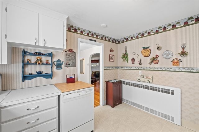 16 Thornton Rd, Worcester, MA 01606