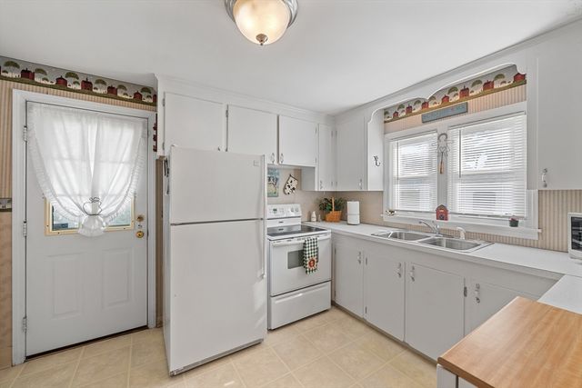 16 Thornton Rd, Worcester, MA 01606