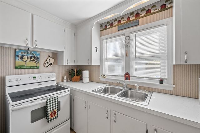 16 Thornton Rd, Worcester, MA 01606