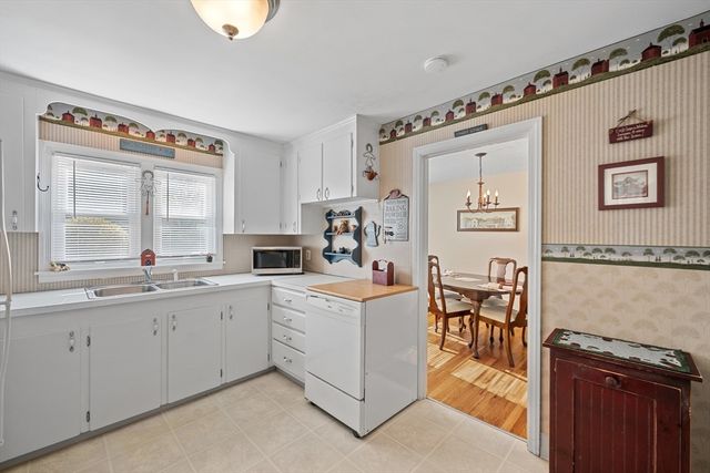 16 Thornton Rd, Worcester, MA 01606