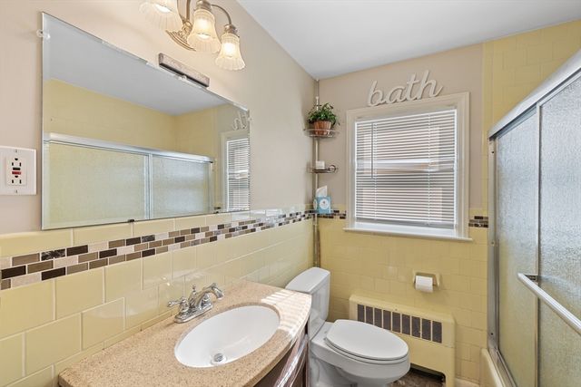 16 Thornton Rd, Worcester, MA 01606