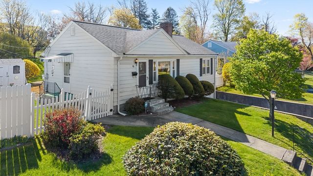 16 Thornton Rd, Worcester, MA 01606