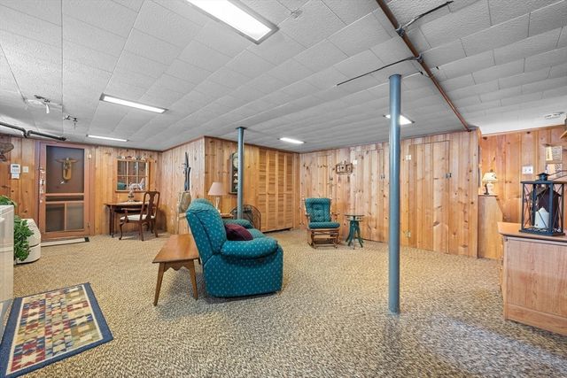 16 Thornton Rd, Worcester, MA 01606